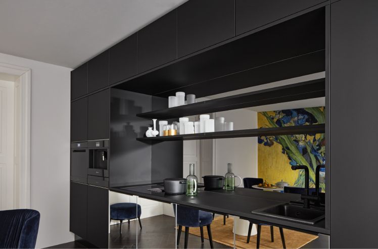 kuchyně Nolte Neo Leaf noce marone mirror tinted