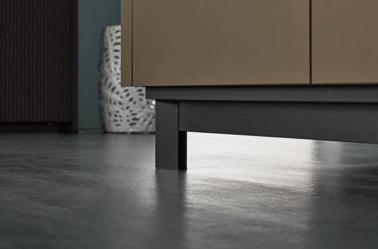 kuchyně Nolte Neo Pure gold metal Lodge blacked oak