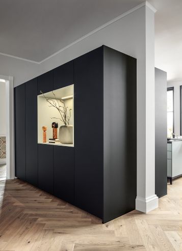 kuchyně Next 125  NX510 / NX505  Onyxschwarz Indischrot samtmatt Nebelblau