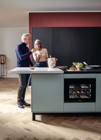 kuchyně Next 125  NX510 / NX505  Onyxschwarz Indischrot samtmatt Nebelblau
