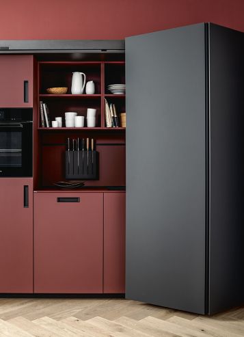 kuchyně Next 125  NX510 / NX505  Onyxschwarz Indischrot samtmatt Nebelblau