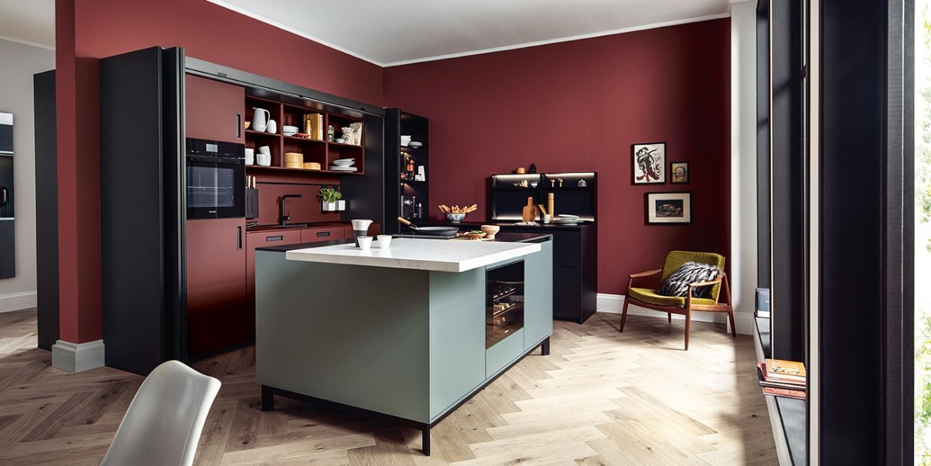kuchyně Next 125  NX510 / NX505  Onyxschwarz Indischrot samtmatt Nebelblau
