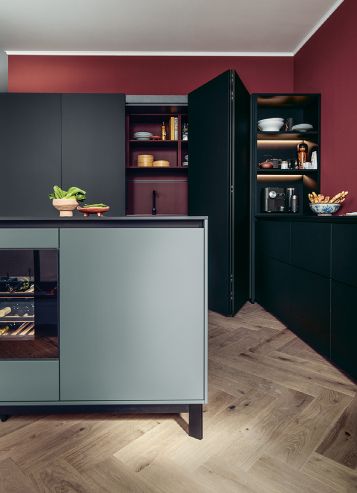 kuchyně Next 125  NX510 / NX505  Onyxschwarz Indischrot samtmatt Nebelblau