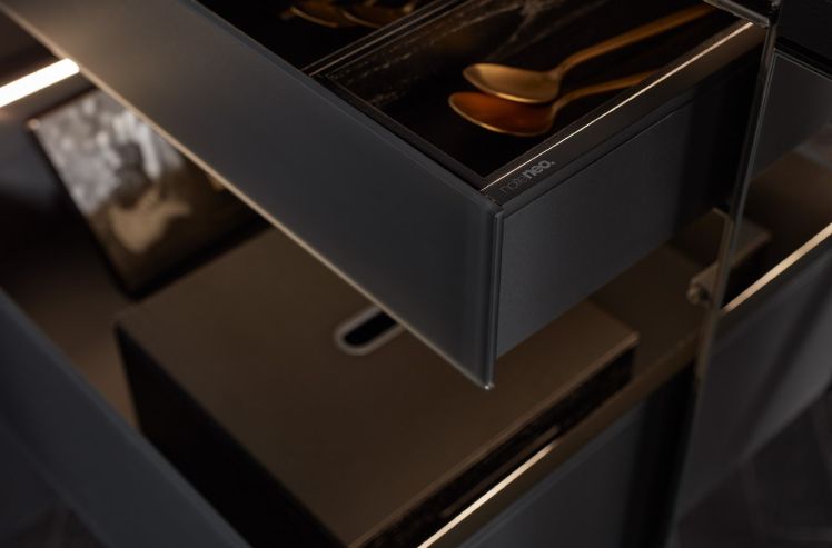 kuchyně Nolte Neo Lodge blacked oak soft lack magma